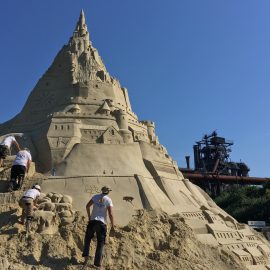 Weltrekord in the making: die höchste Sandburg im Landschaftspark Duisburg Nord