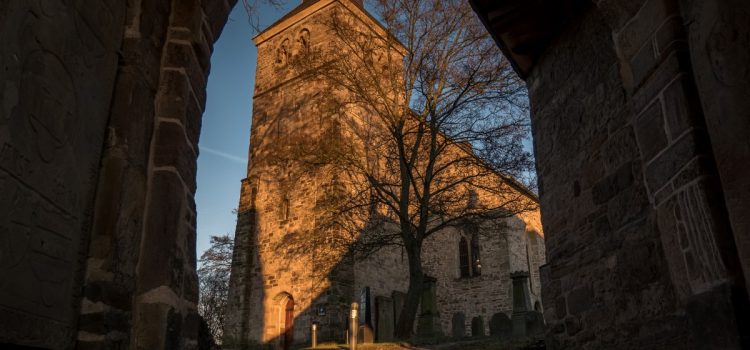 Dorfkirche Bochum-Stiepel – Grüße aus dem 12. Jahrhundert!
