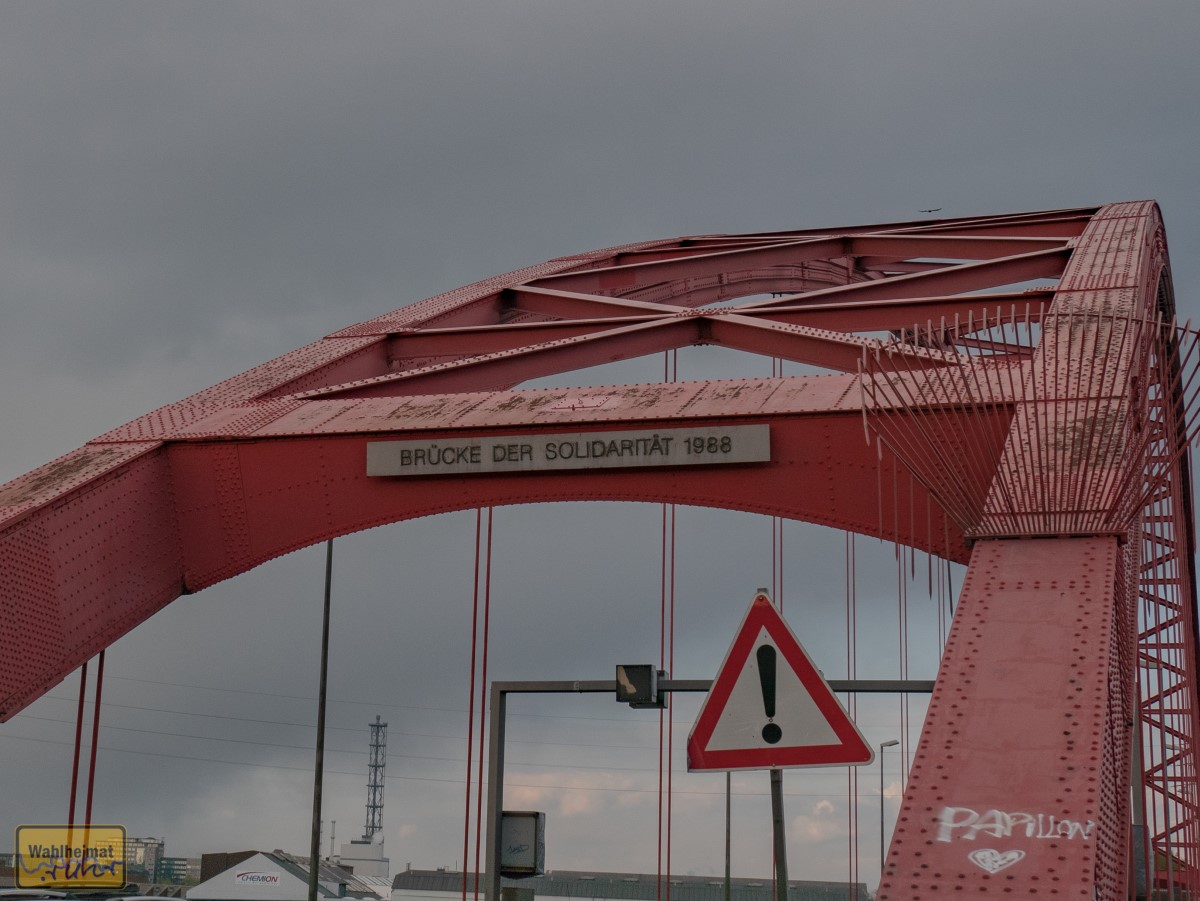Die Brücke der Solidarität in Duisburg erinnert an welches Ereignis 1987?