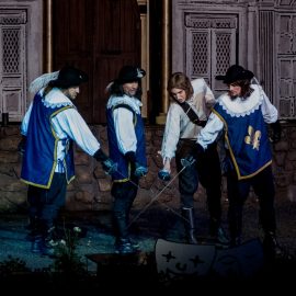 Eine für alle – alle für eine: Die drei Musketiere auf der Freilichtbühne Freudenberg Eine für alle – alle für eine: Die drei Musketiere auf der Freilichtbühne Freudenberg