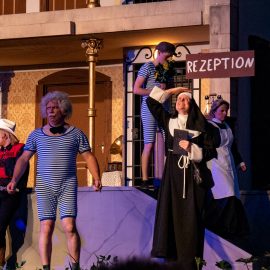 Freudenberg, Freilichtbühne: Ein toller Einfall (Bonus: Behind the Scenes) Freudenberg, Freilichtbühne: Ein toller Einfall (Bonus: Behind the Scenes)