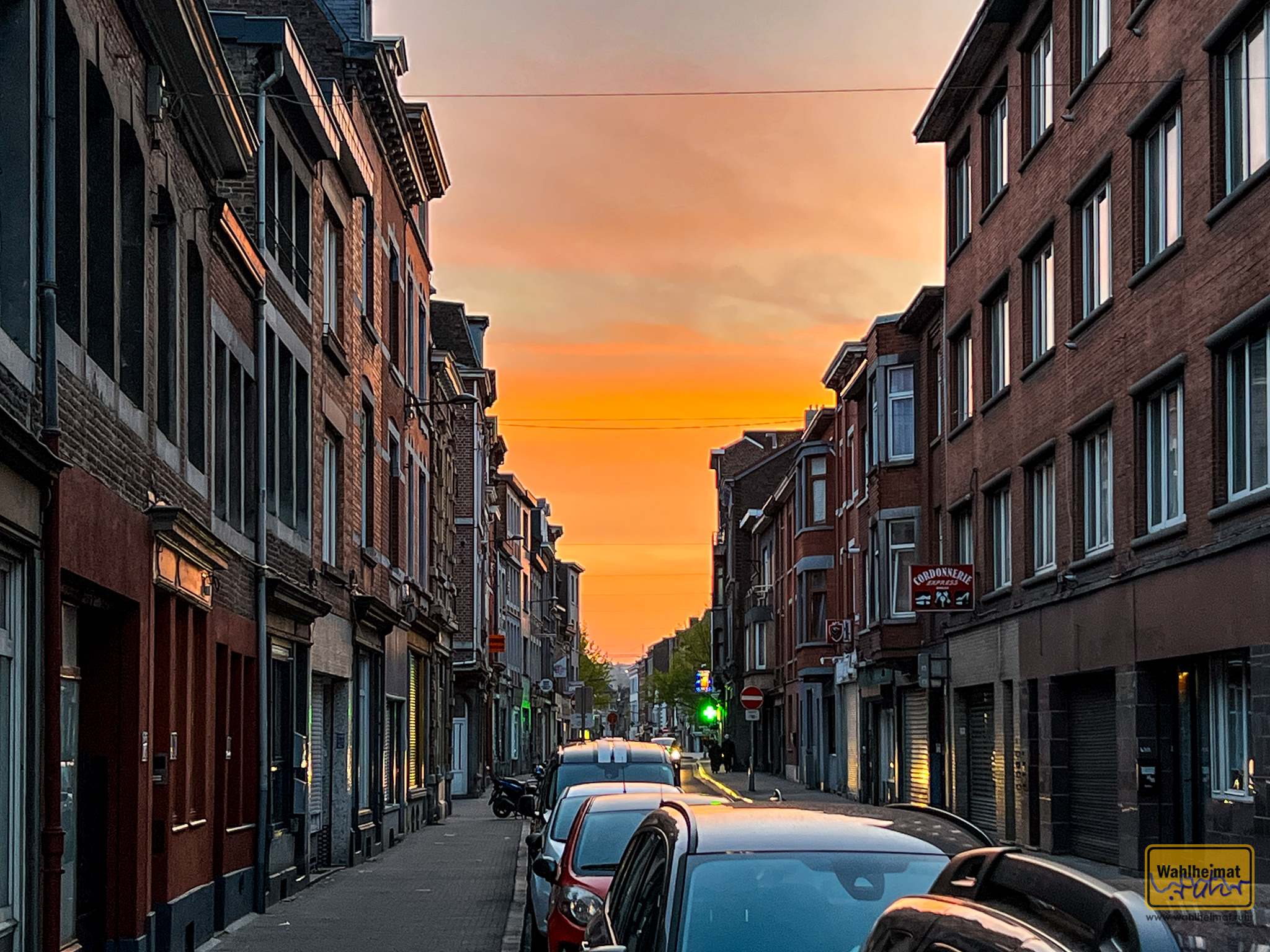 Sonnenuntergang in den Straßen Lüttichs.