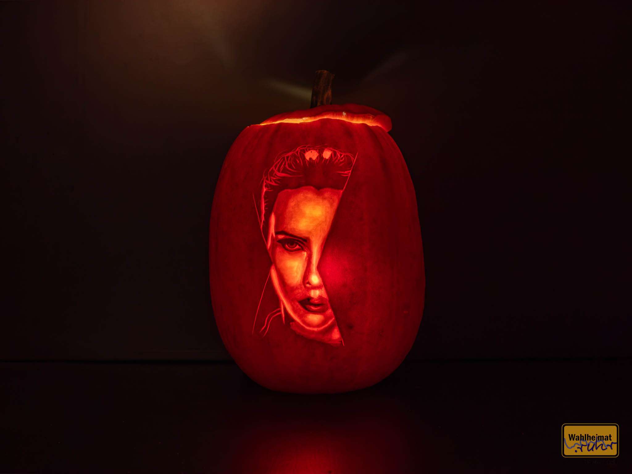 Scarlett Johansson im Kürbis von K2.